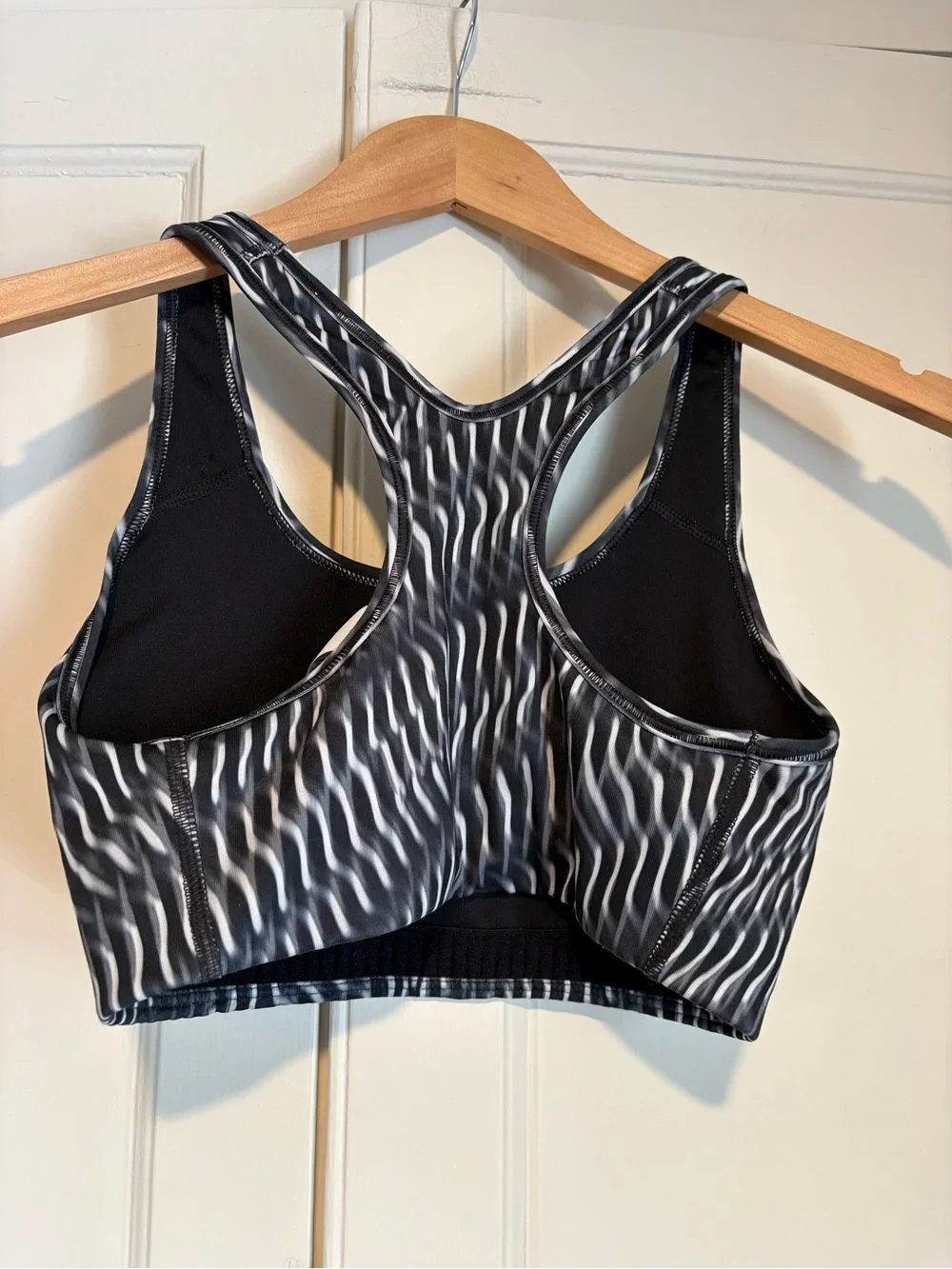 Nike Black & White Wave-Print Medium-Support Sports Bra